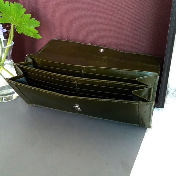 Danier leather wallet. - Picture 4 of 6